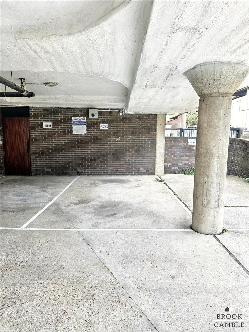 1 Bedroom Apartment - Conversion. Gildredge Road in Eastbourne,  20